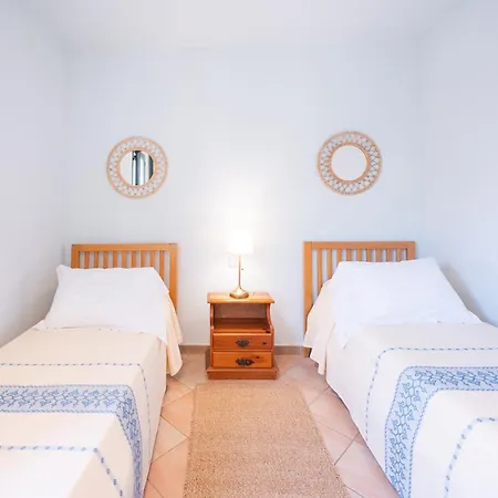 House Levante 28 1 アパート